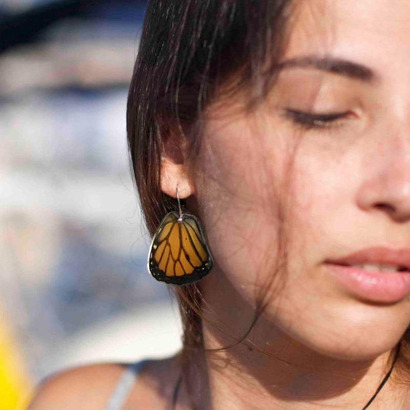 Pendientes de Mariposa Monarca ala inferior