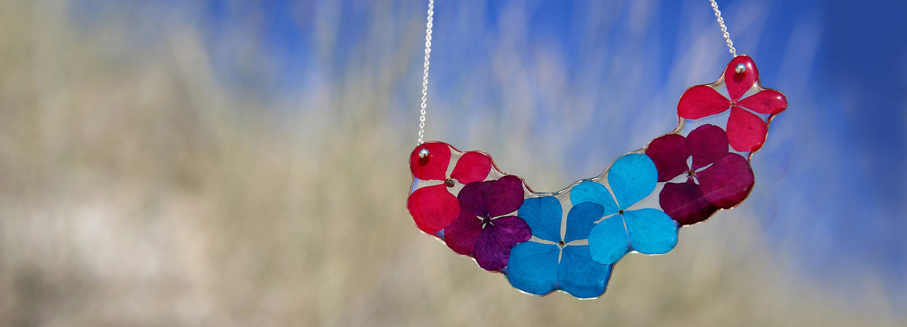 Ha llegado la primavera, ¡vivan las joyas con flores!