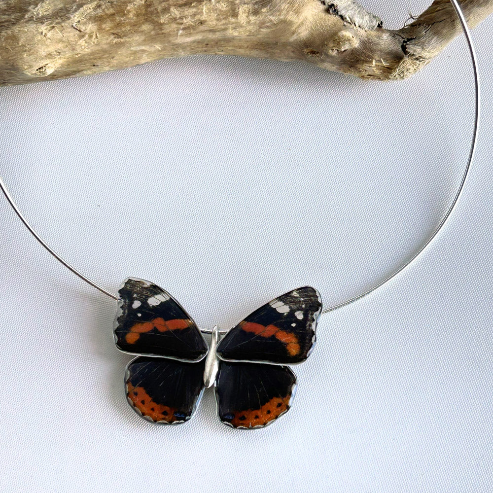 Gargantilla Mariposa Vanessa Atalanta 4 alas