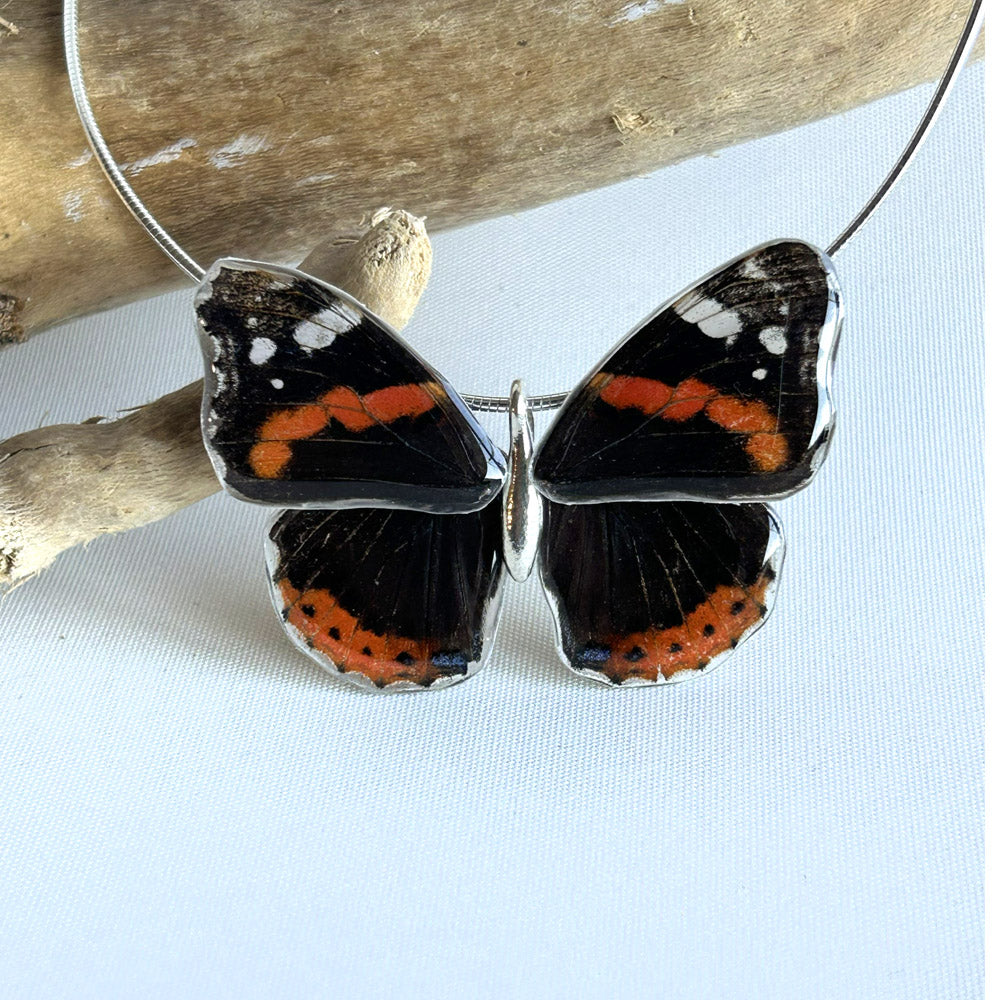 Gargantilla Mariposa Vanessa Atalanta 4 alas