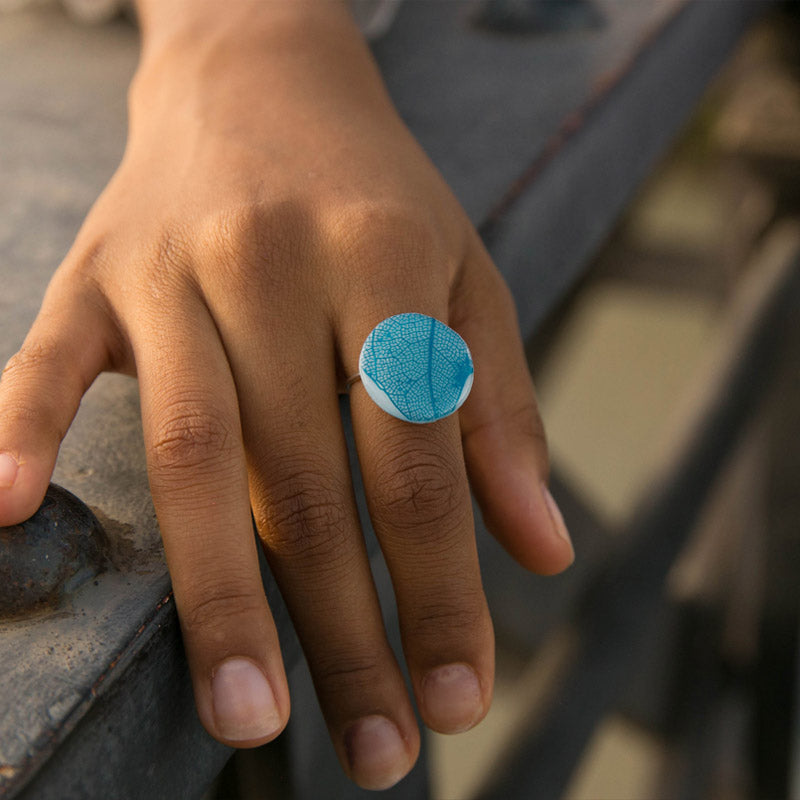 Adjustable blue leaf ring