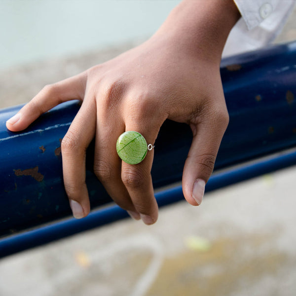 Adjustable green leaf ring