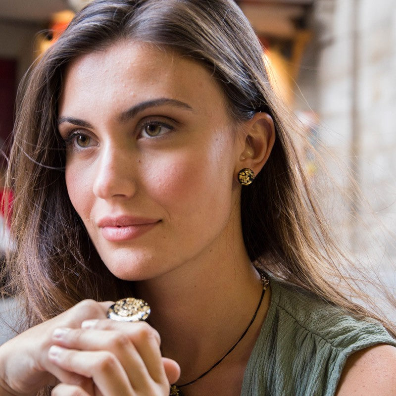 Pendientes chispas negros pequeños